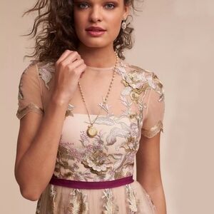 Monique Lhuillier embroidered gown beige floral applique sz 6 good condition